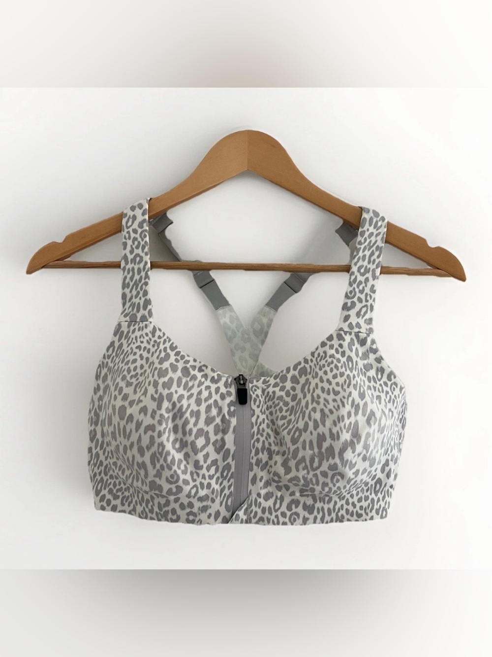 Victoria Secret Knockout Front Zip Sports Bra 34D Leopard